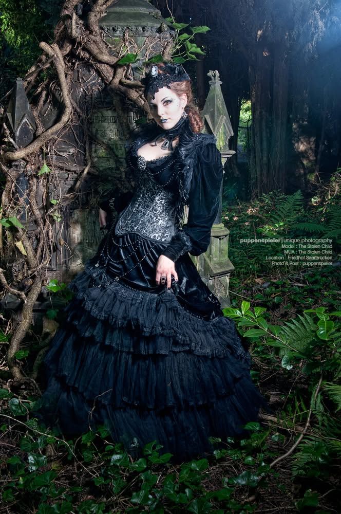 Gothic-Inszenierung, Friedhof Saarbrücken, mit puppenspieler